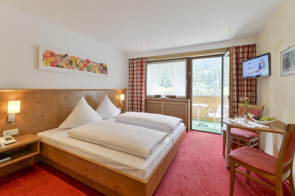 Hotel Sonnblick Wald am Arlberg Δωμάτιο φωτογραφία