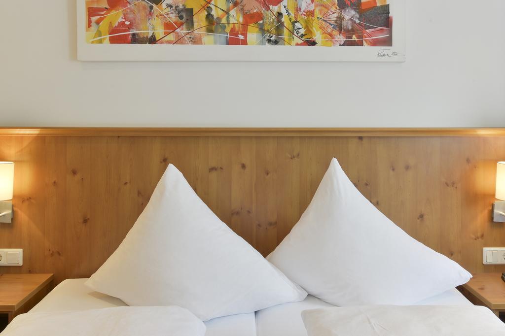 Hotel Sonnblick Wald am Arlberg Δωμάτιο φωτογραφία