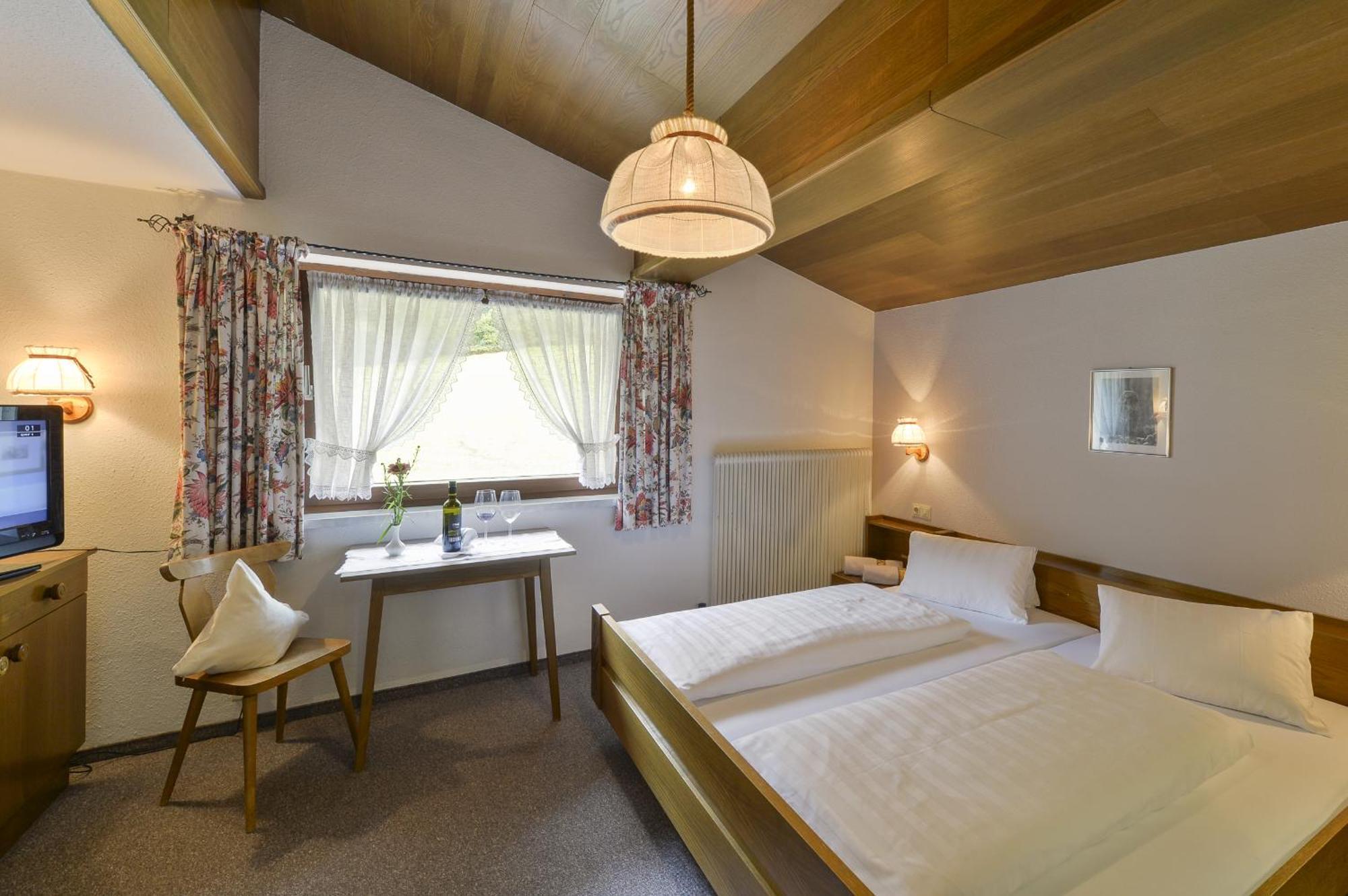 Hotel Sonnblick Wald am Arlberg Δωμάτιο φωτογραφία