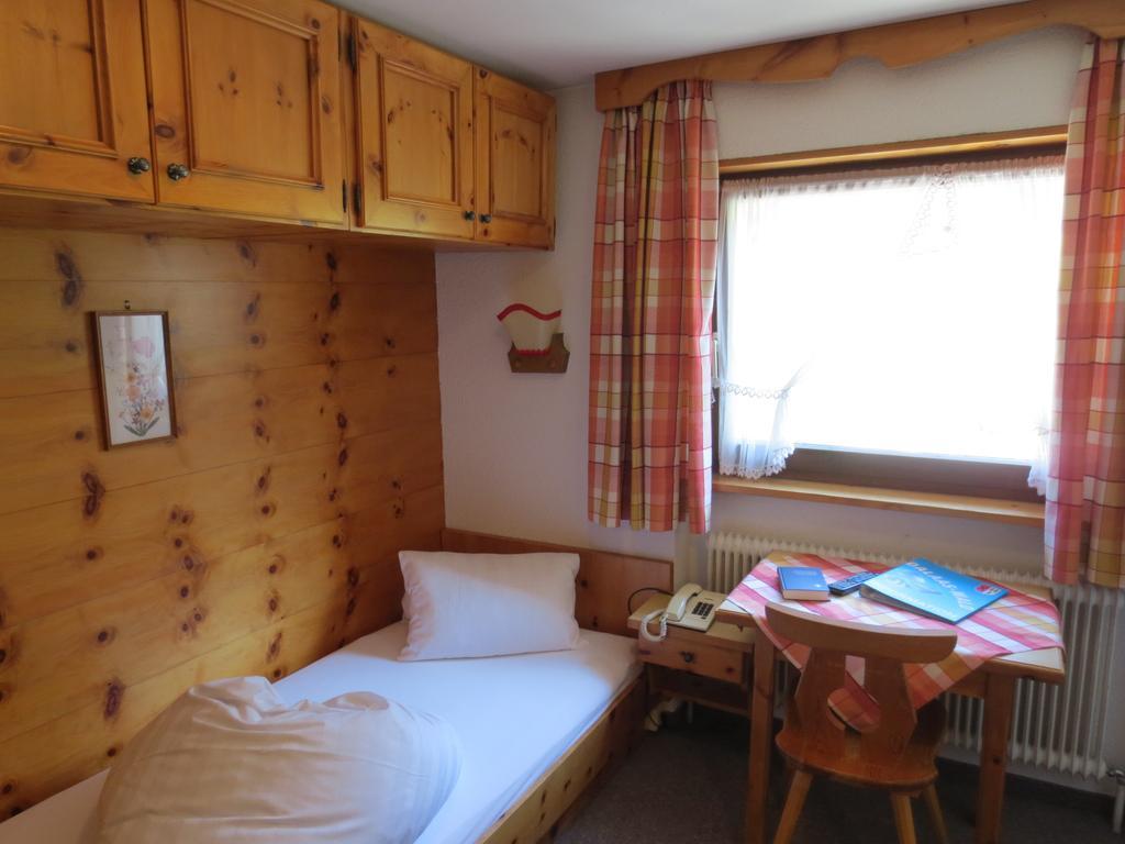 Hotel Sonnblick Wald am Arlberg Δωμάτιο φωτογραφία